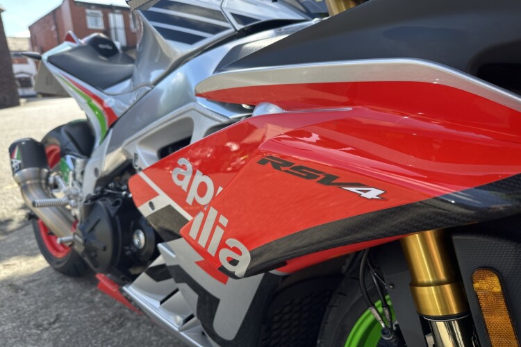 APRILIA RSV4