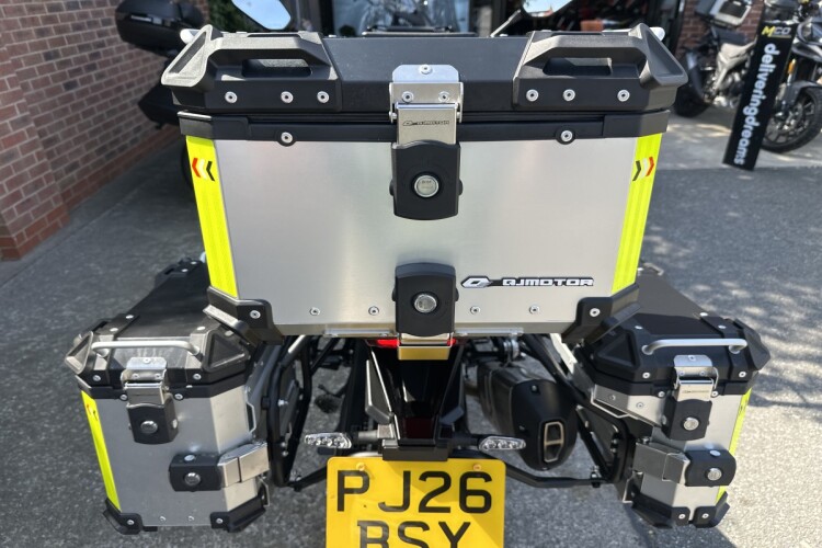 QJMOTOR SRT 900 SX