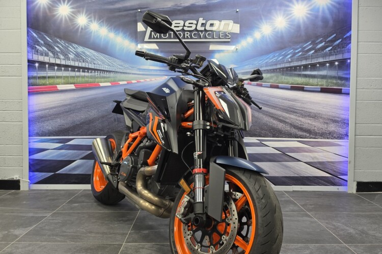KTM 1290 SUPER DUKE R