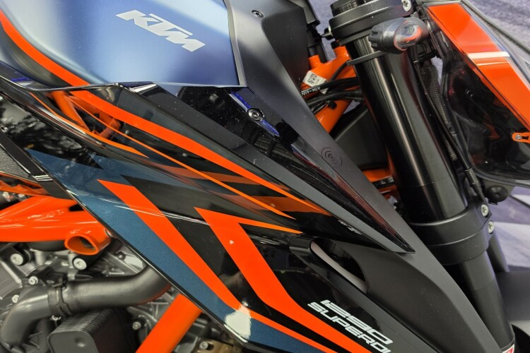 KTM 1290 SUPER DUKE R
