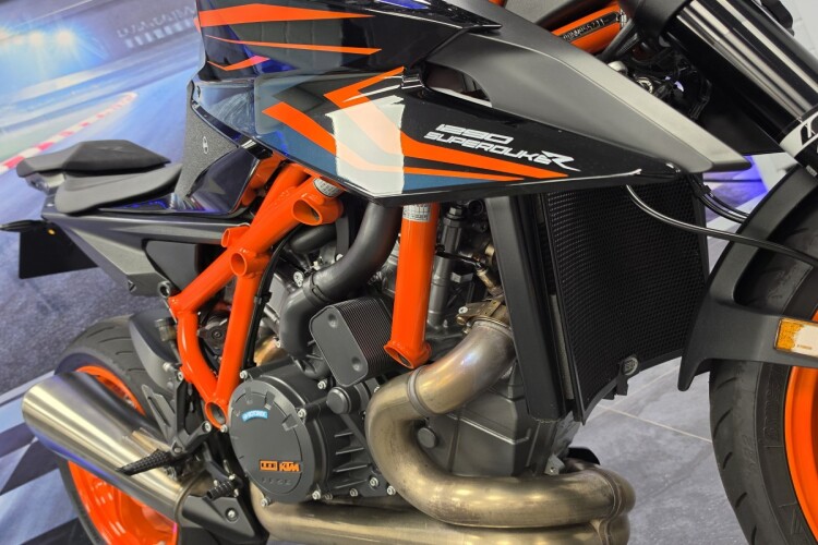 KTM 1290 SUPER DUKE R