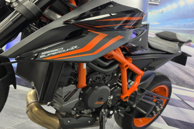 KTM 1290 SUPER DUKE R