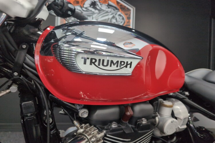 TRIUMPH SPEEDMASTER 1200
