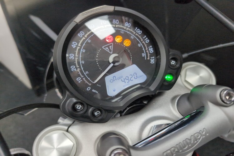 TRIUMPH SPEEDMASTER 1200