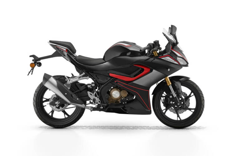 2026 QJMOTOR SRK 125 R, Black/Red