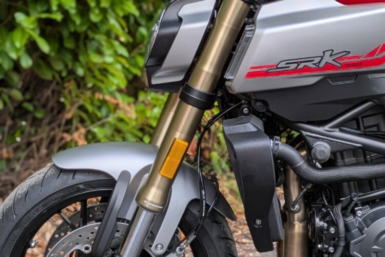 QJMOTOR SRK 900