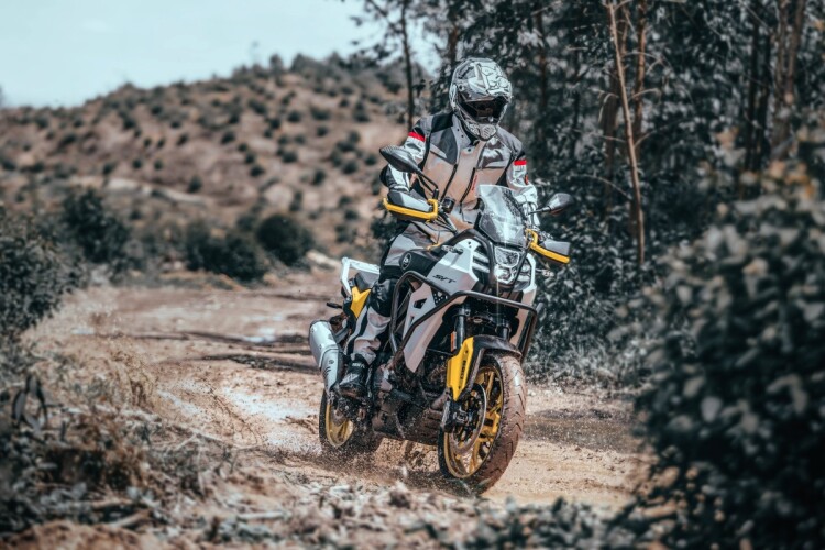 QJMOTOR SVT 650