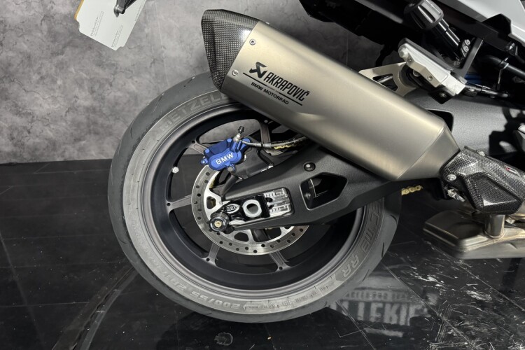 BMW M 1000 XR