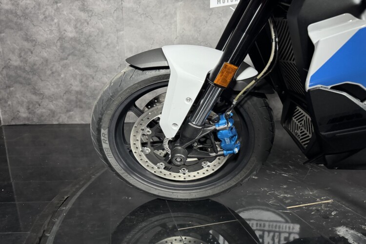BMW M 1000 XR