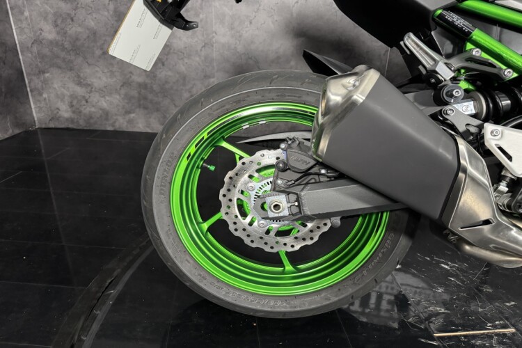 KAWASAKI Z900