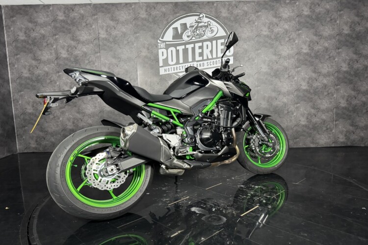 KAWASAKI Z900