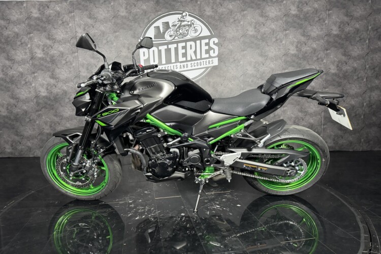 KAWASAKI Z900