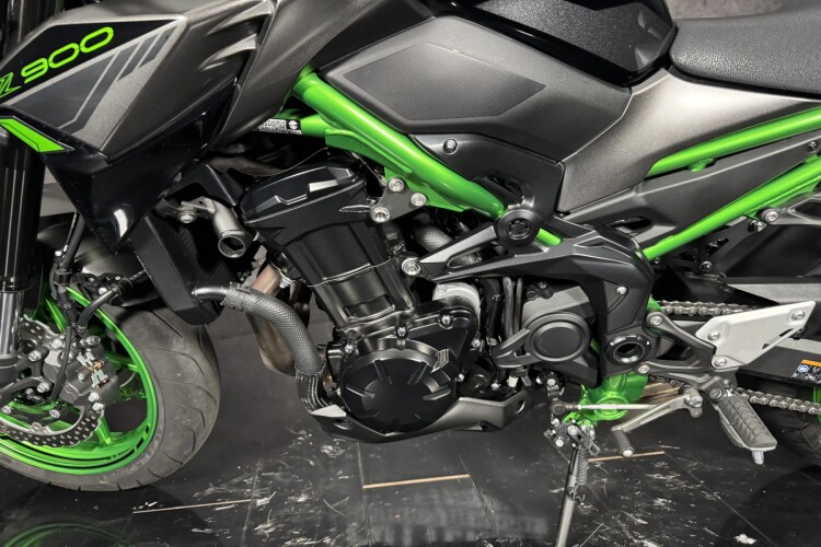 KAWASAKI Z900