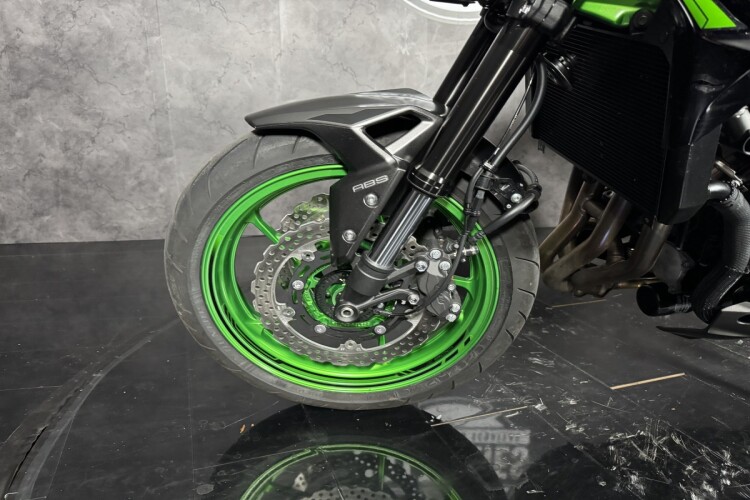 KAWASAKI Z900