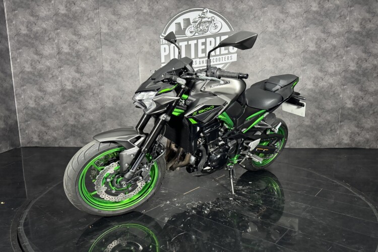KAWASAKI Z900