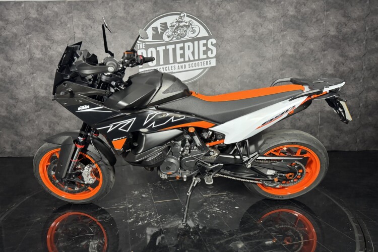 KTM 890 SMT