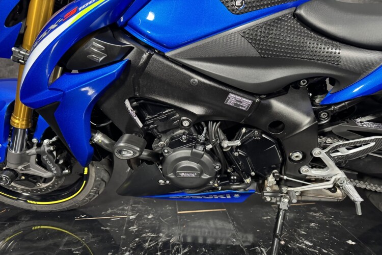SUZUKI GSX-S1000