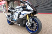 YAMAHA YZF R1M 16