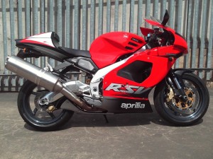 APRILIA RSV4