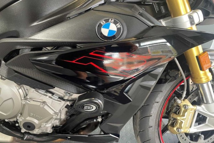 BMW S1000R