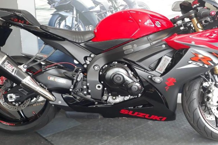 SUZUKI GSXR750