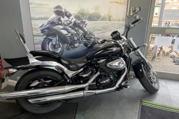 SUZUKI INTRUDER 800