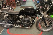 TRIUMPH BONNEVILLE 865