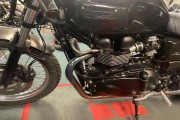 TRIUMPH BONNEVILLE 865