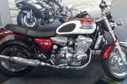 TRIUMPH THUNDERBIRD 900