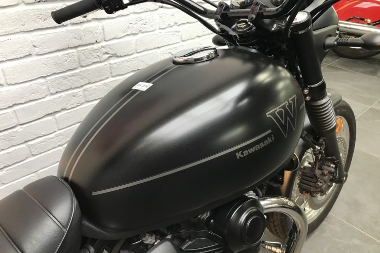 KAWASAKI W800