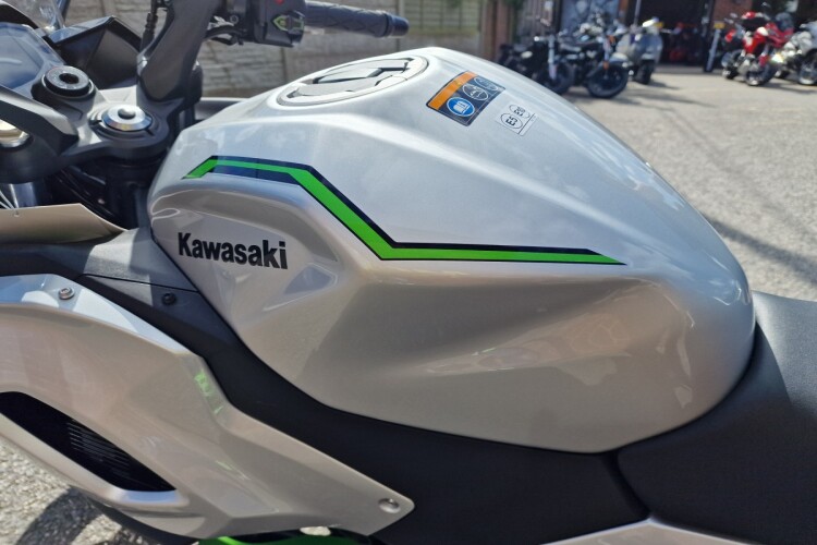 KAWASAKI NINJA 7 HYBRID