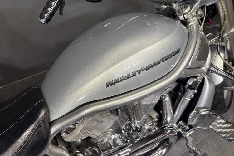 HARLEY-DAVIDSON V-ROD