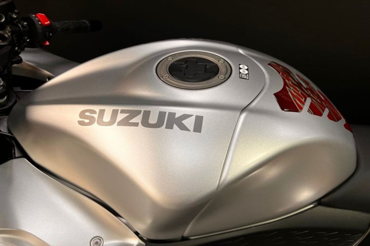 SUZUKI GSX1300R HAYABUSA