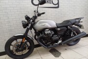 MOTO GUZZI V7