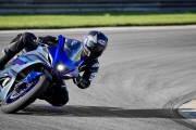 YAMAHA R7