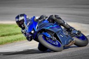 YAMAHA R7