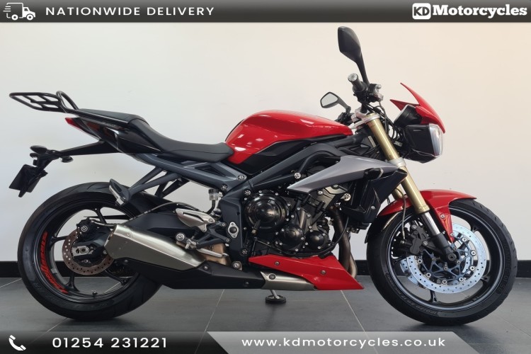 TRIUMPH STREET TRIPLE 675