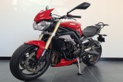 TRIUMPH STREET TRIPLE 675