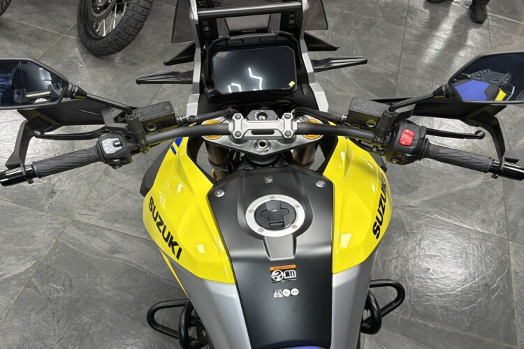 2023 SUZUKI V-STROM 1050, Yellow - photo 9