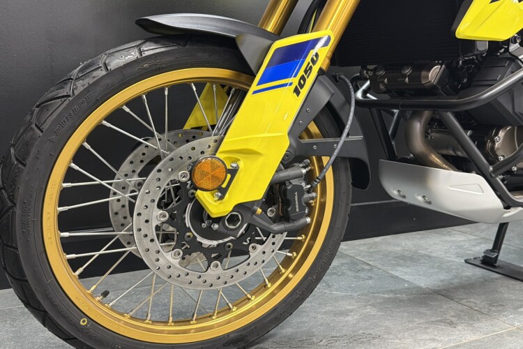 2023 SUZUKI V-STROM 1050, Yellow - photo 11