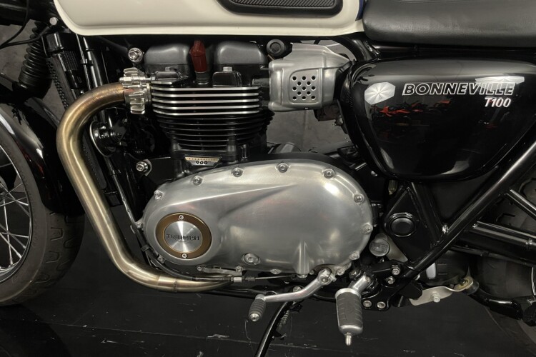 TRIUMPH BONNEVILLE T100