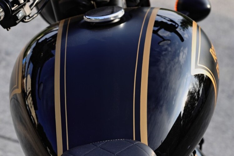 ROYAL ENFIELD CLASSIC CHROME