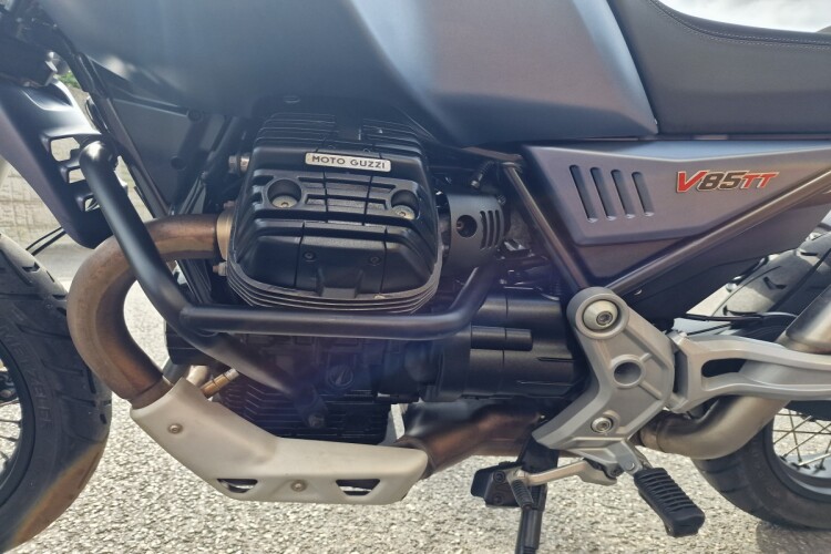 MOTO GUZZI V85