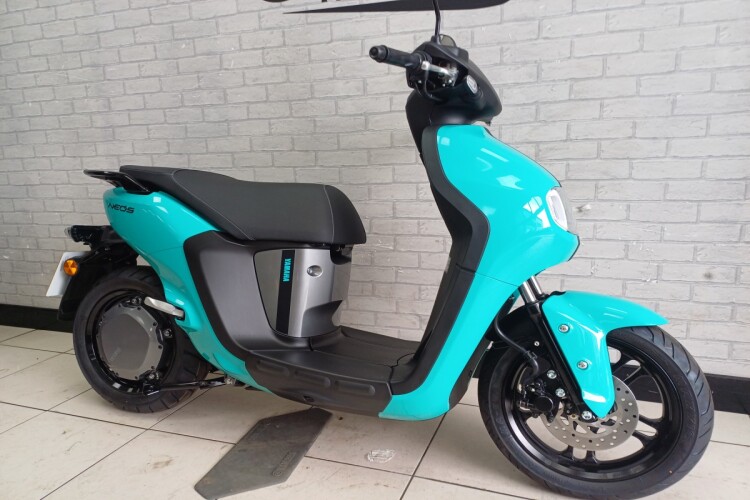 YAMAHA NEOS