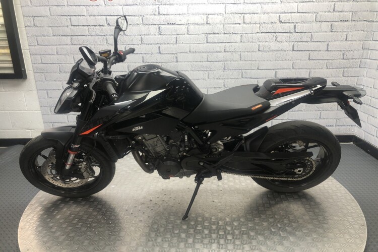 KTM 890 DUKE