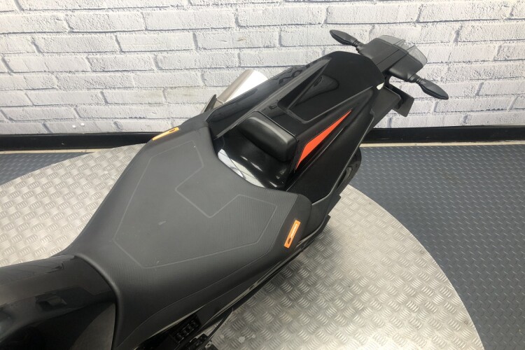 KTM 890 DUKE