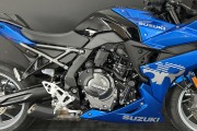 SUZUKI GSX-8R