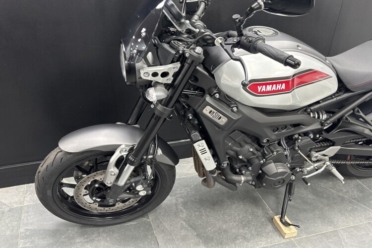 YAMAHA XSR900