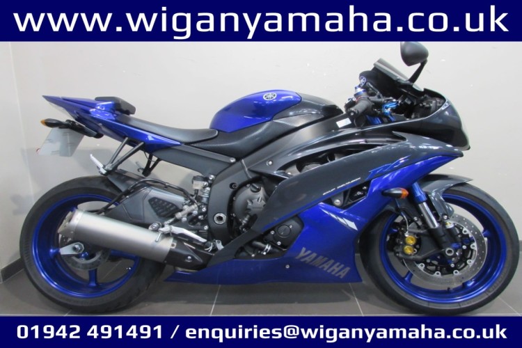 YAMAHA R6