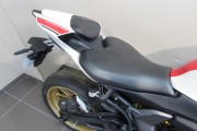 YAMAHA R7